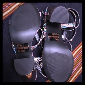 ‼️NEW‼️🌿GOLD BLOCK HEEL SANDALS🌿